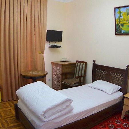 Madina-Mehribon Hotell Bukhara Eksteriør bilde